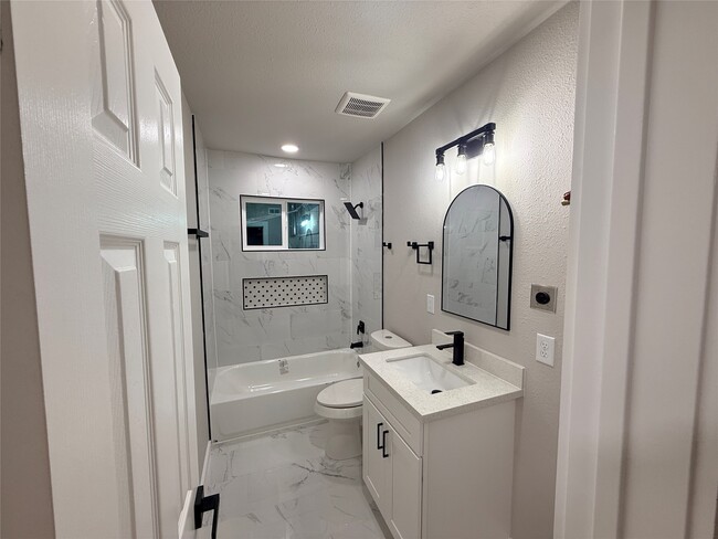 Building Photo - 5238 Pease St