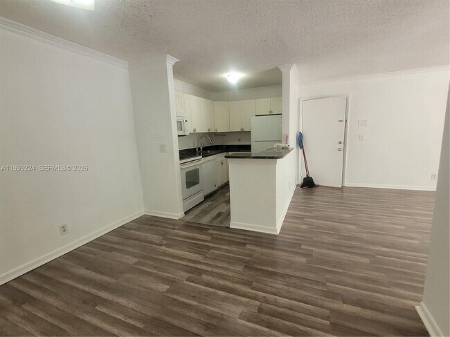 Foto del edificio - 10773 Cleary Blvd