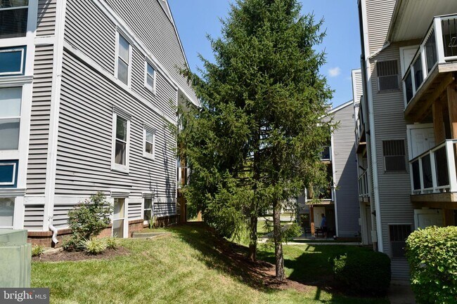 Building Photo - 44118 Natalie Terrace