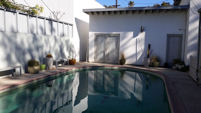 poolside studio - 3552 Beethoven St
