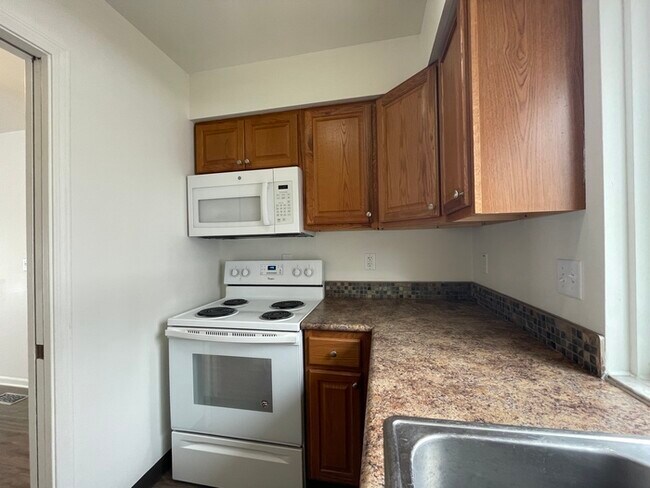 Building Photo - 5735 E G Ave