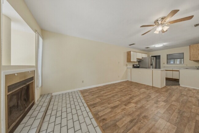 Foto del edificio - Spacious 2 bedroom townhouse with an additional loft located near TCC!
