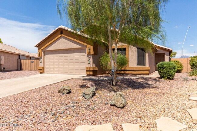 Building Photo - 917 S Del Rancho