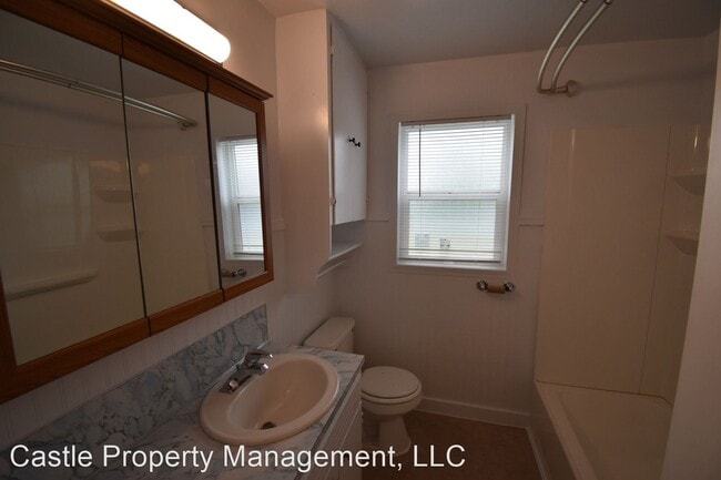 Building Photo - 3 br, 1 bath House - 657 W Vine St.