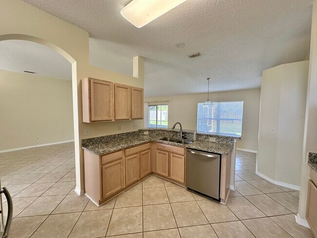 Building Photo - 32 Forest Grove Dr