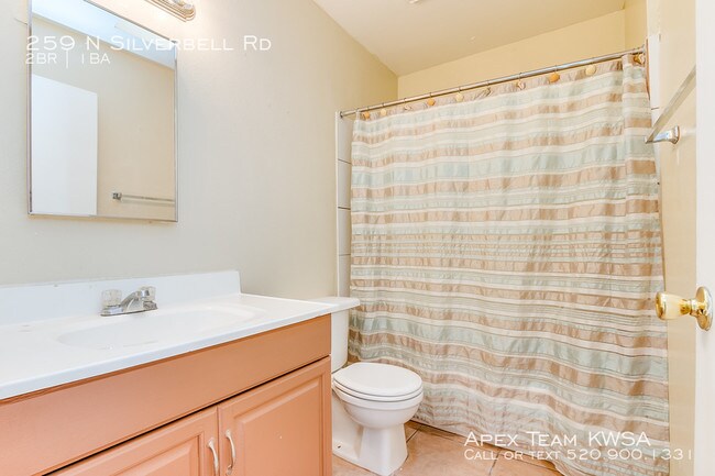 Building Photo - Cozy 2bd\/1ba with Fireplace