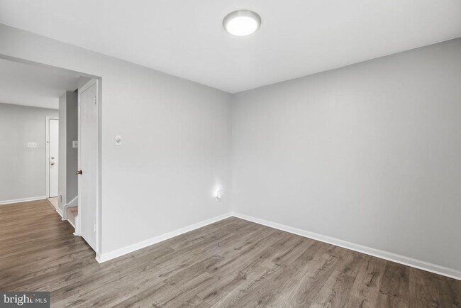 Building Photo - 9018 Jersey Dr