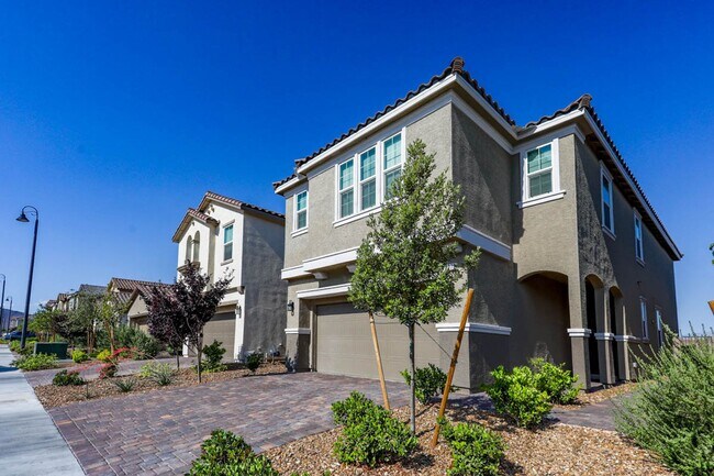 Building Photo - 5 Bedroom Home In Inspirada With Bed And F...