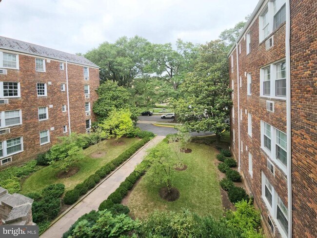 Foto del edificio - 3051 Idaho Ave NW