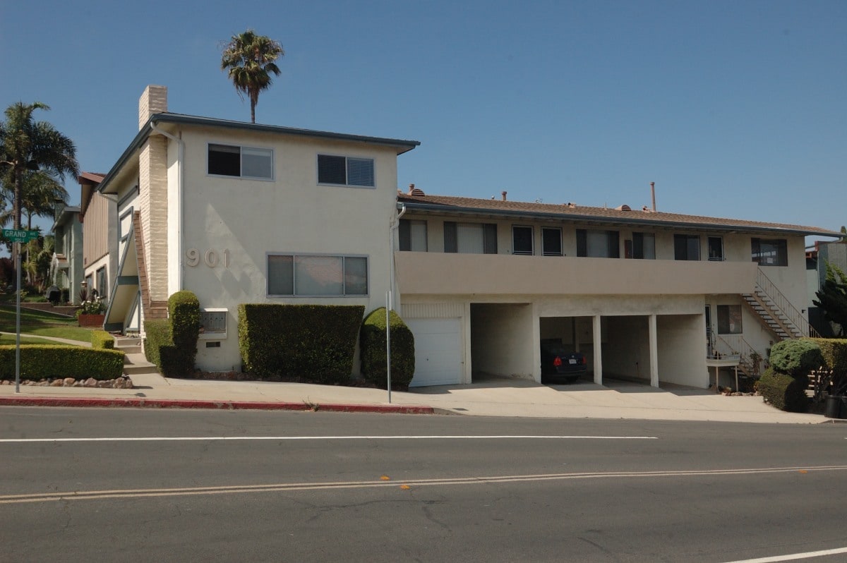 Primary Photo - 901 E Grand Ave