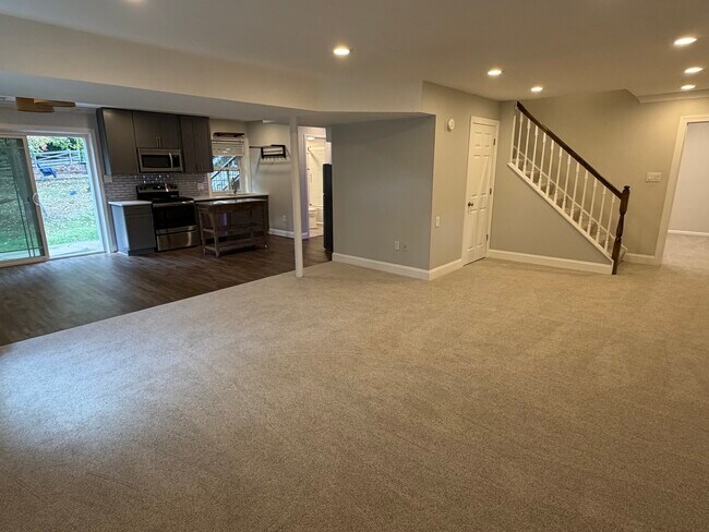 Building Photo - 4904 POWELL RD