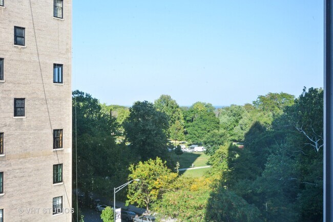 Building Photo - 2400 N Lakeview Ave