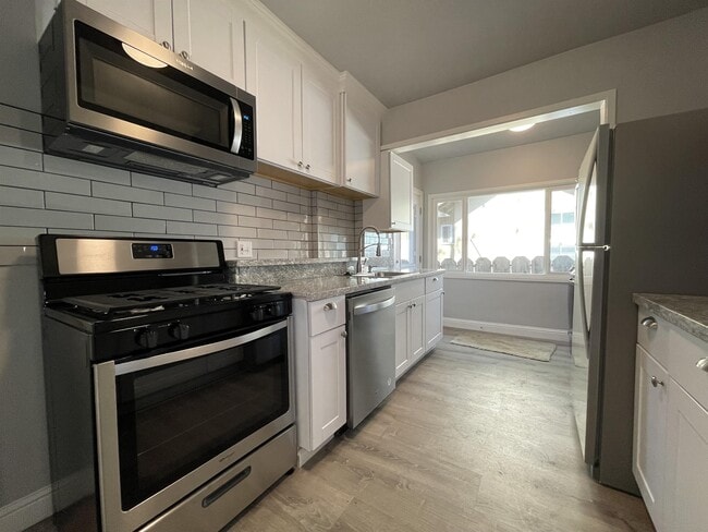 Building Photo - 446 W Sacramento Ave