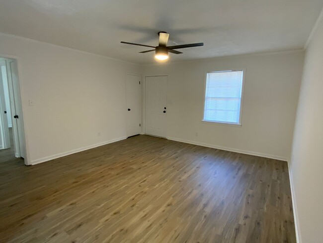 Building Photo - Arreis Rentals 1-290 Donahoo Road Apts