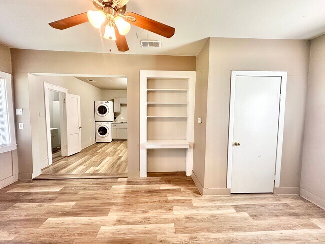 Foto del edificio - 2613 N Elm St