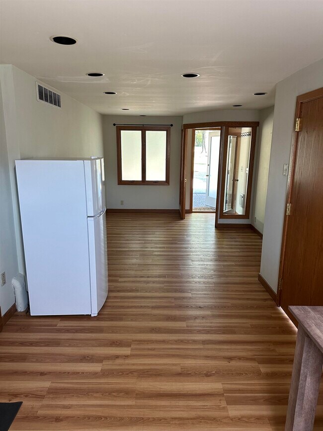 Foto del edificio - 8283 N Riley Rd