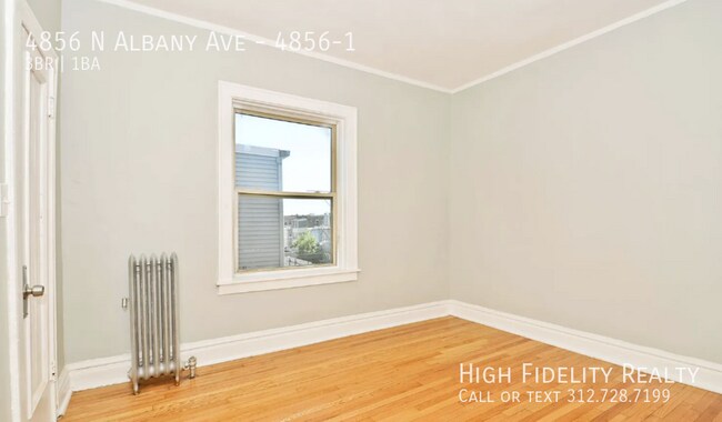 Foto del edificio - 4856 N Albany Ave