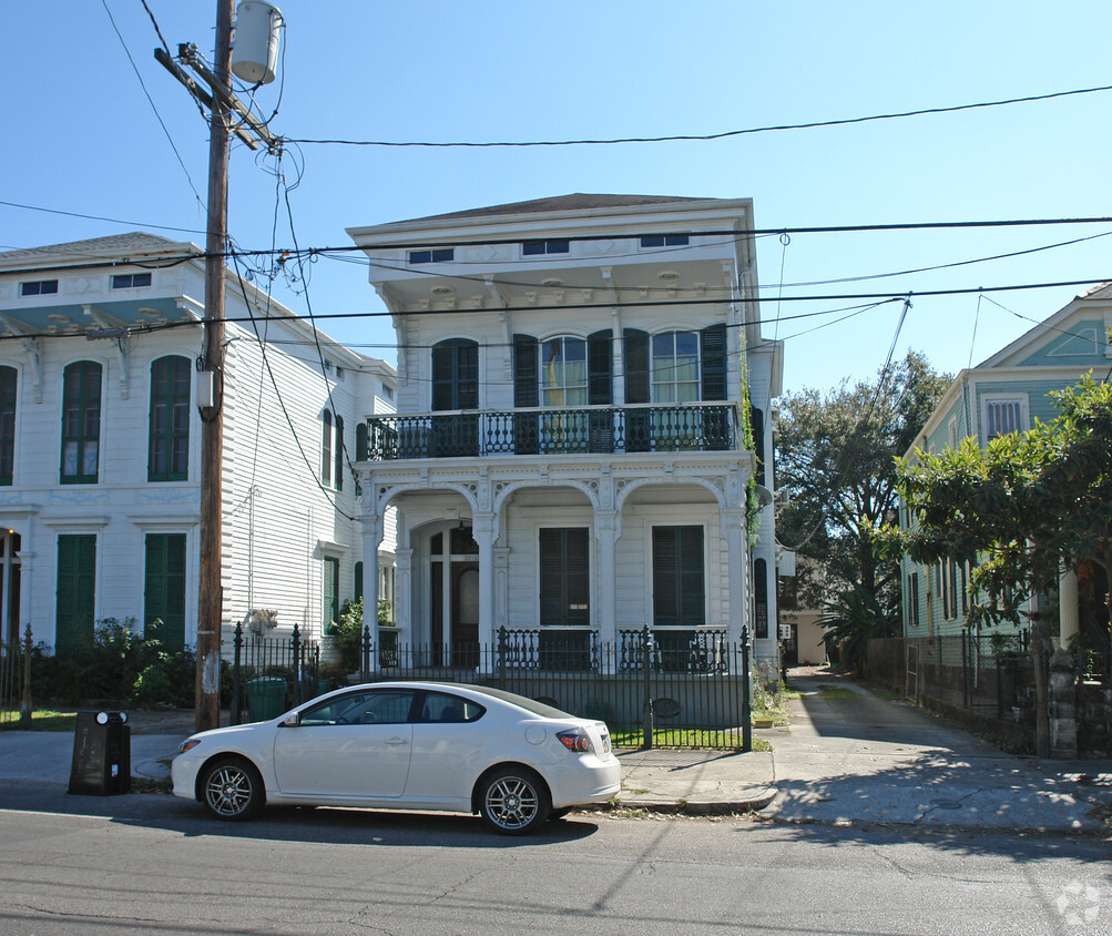 Building Photo - 2356 Magazine St