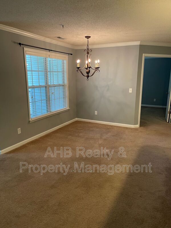 Foto del edificio - 3483-2C Forestdale Dr