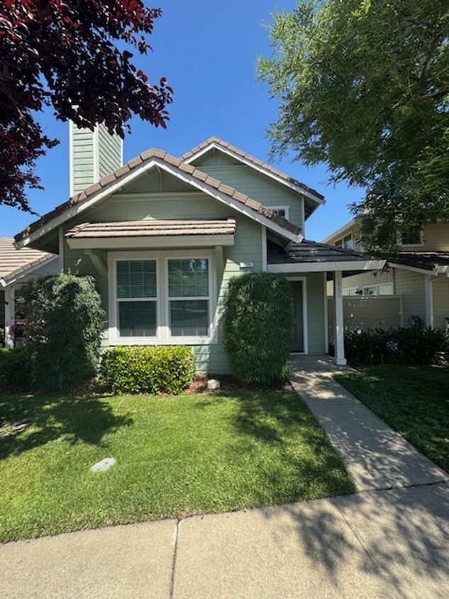 Primary Photo - Gorgeous updated gated community unit!