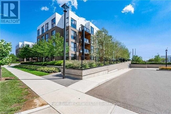 Building Photo - 210 Sabina Dr