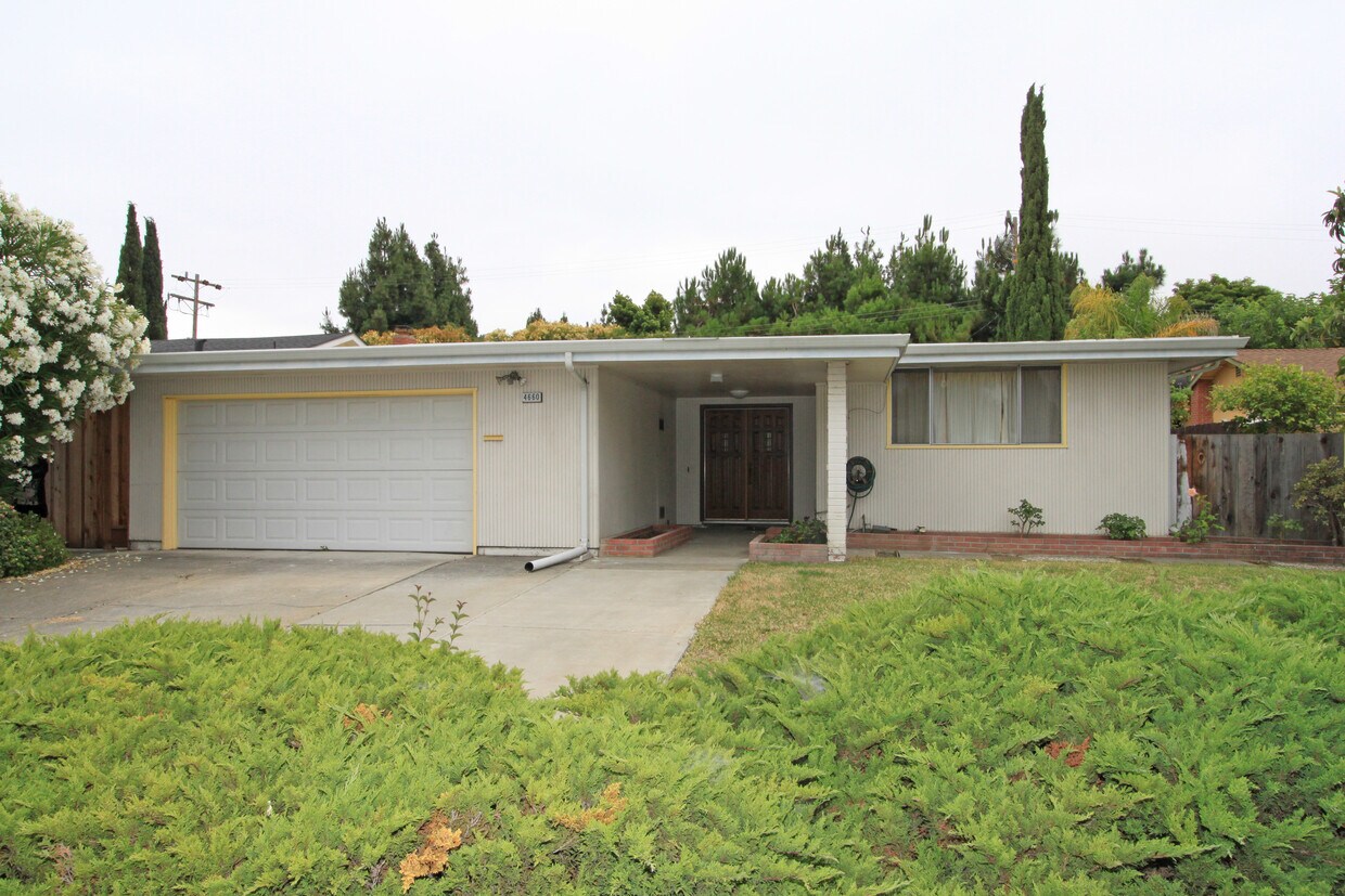 Front View - 4660 Flamingo Park Ct