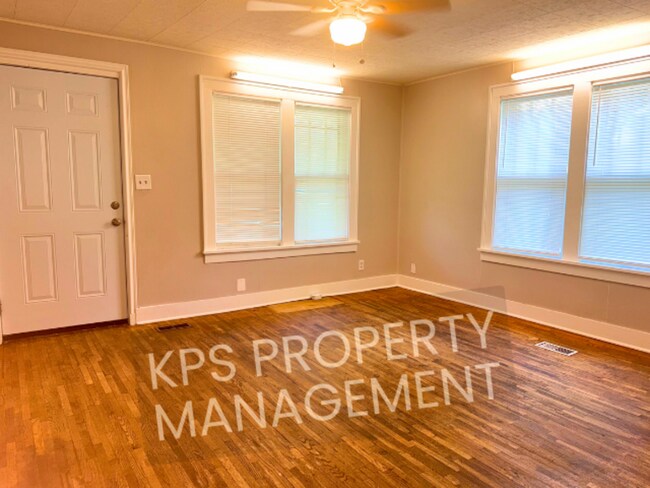 Foto del edificio - 902 E 8th St