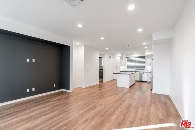 Foto del edificio - 13139 Victory Blvd