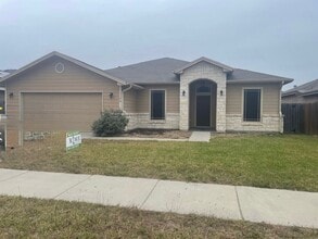 Building Photo - 1106 Pine Hollow Ln