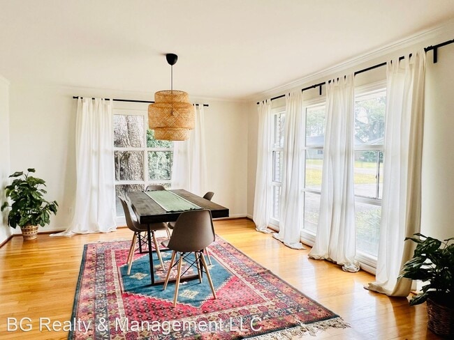 Building Photo - 3 br, 2 bath House - 325 Oak Street