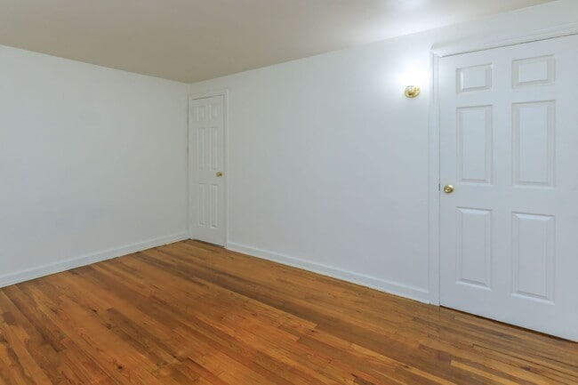Building Photo - Welcome Home to Nottingham Apartments in H...