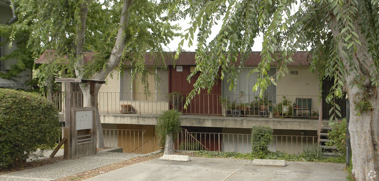 Foto del edificio - 869 Walker Ave
