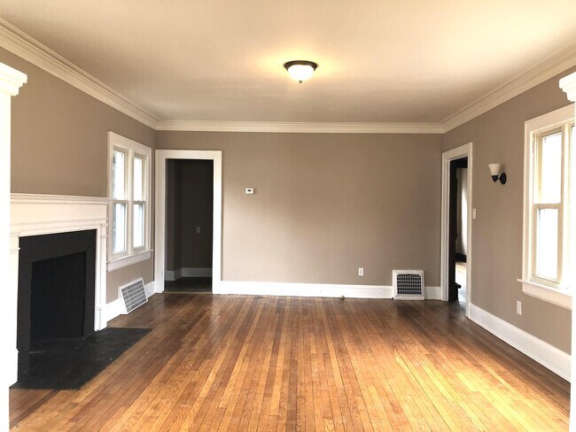 Building Photo - 555 Sunset View Dr