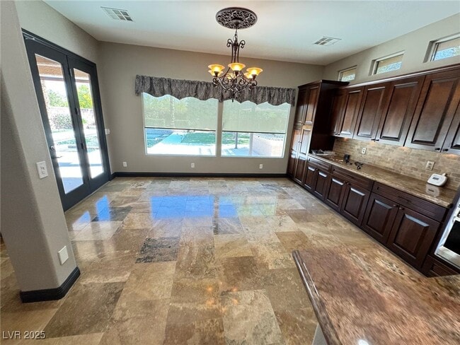 Foto del edificio - 9281 Ram Creek Ln