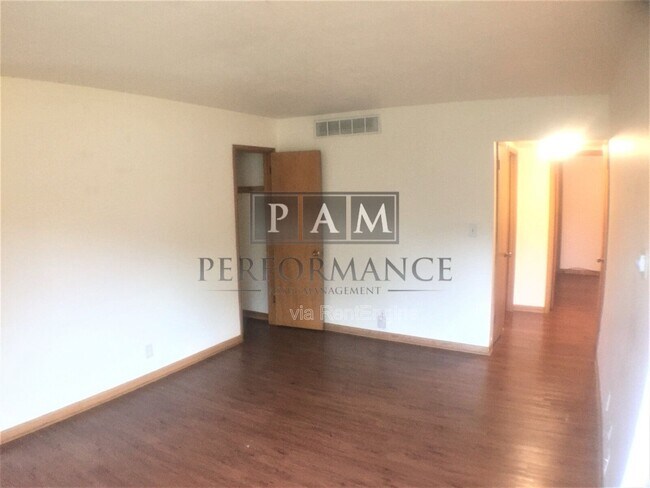 Foto del edificio - 5327 N Mohawk Ave