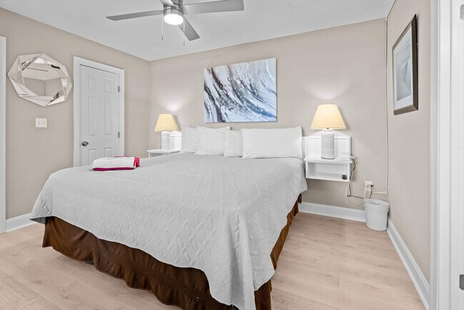 Foto del edificio - 5800 Bonita Beach Rd SW