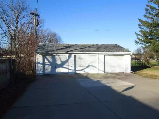 Building Photo - 130 Highland St
