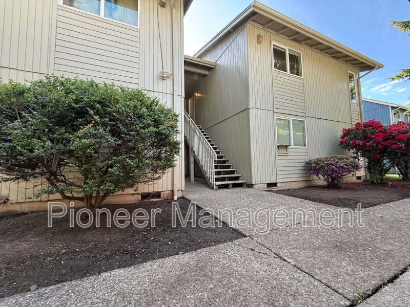 Foto principal - 5495 A St
