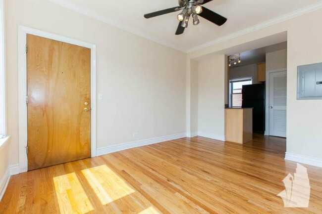 Building Photo - 2 bedroom in Chicago IL 60613