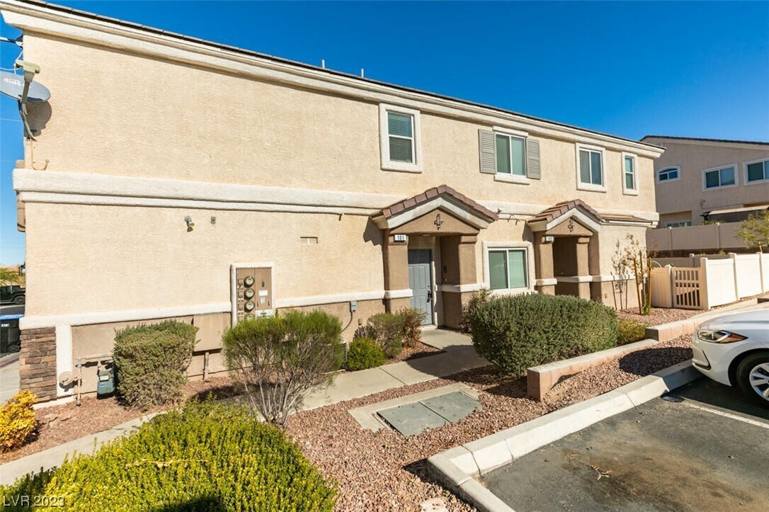 1070 Pleasure Ln, Henderson, NV 89002 Townhome Rentals in Henderson