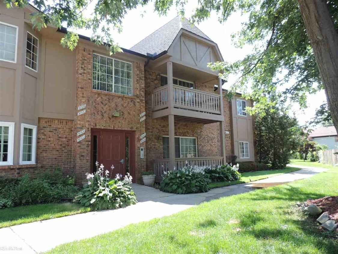 Foto principal - 30534 Oakridge Manor Dr