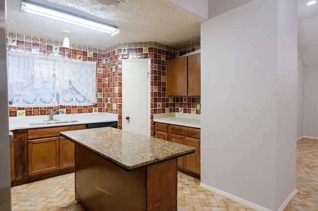 Building Photo - 7521 Brookleaf Dr