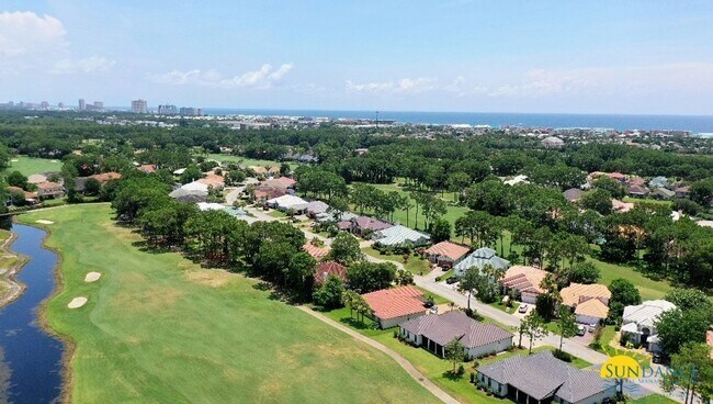 Foto del edificio - Custom Furnished 4 bed 3.5 bath in Emerald...