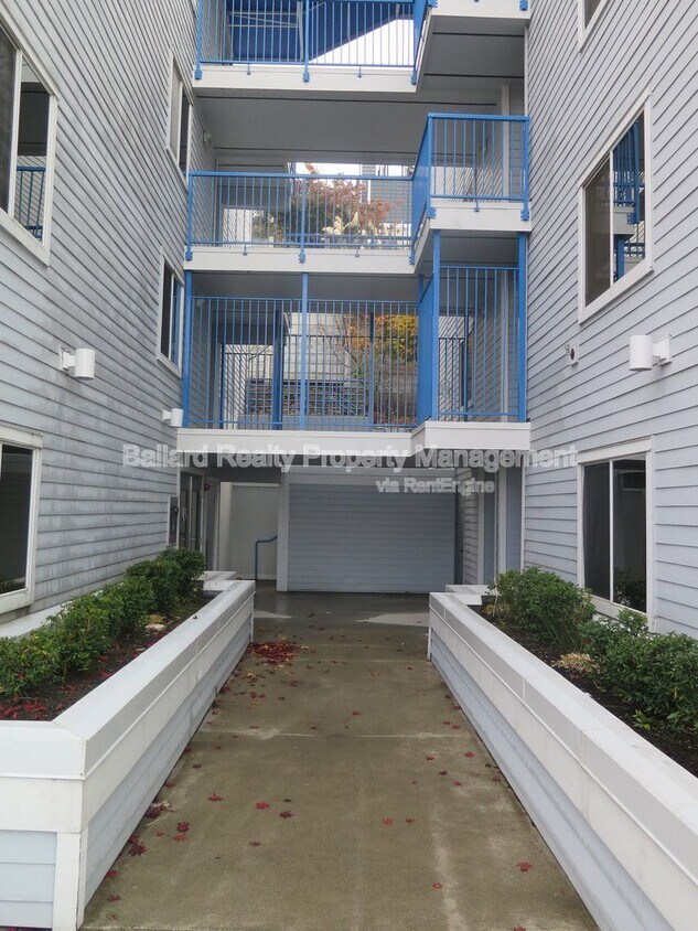 Foto principal - 2244 13th Ave W