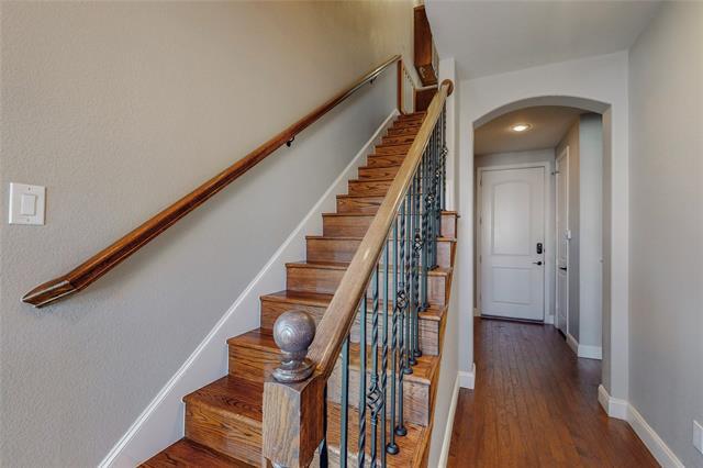 Building Photo - 606 Arbol