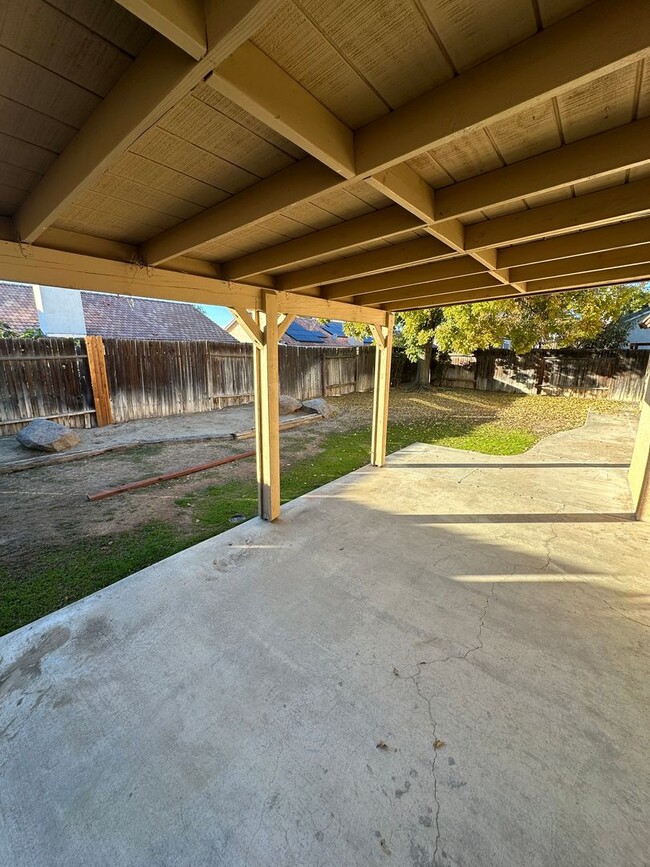 Foto del edificio - Spacious 4-Bedroom Home in Bakersfield, CA!