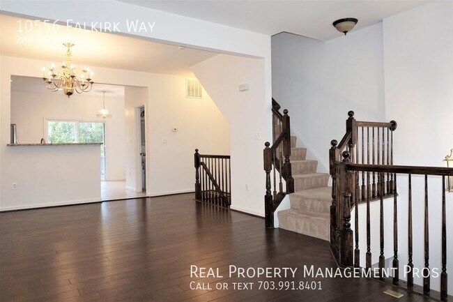 Building Photo - 2 Bedroom Townhome near I-66!