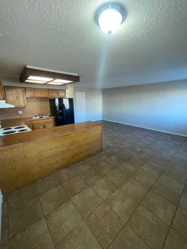 Building Photo - Two Bedroom Apartment Available now