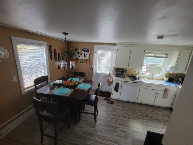 Dine in Kitchen - 65 Fern Rd