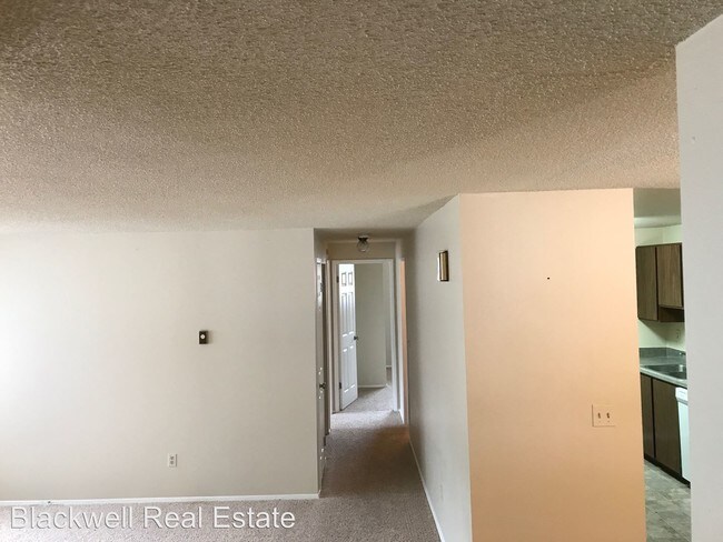 Building Photo - 6115 Glen Mary Ln SE